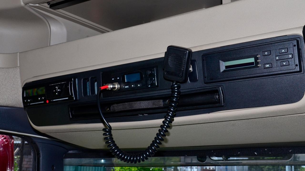 8 тахограф. панель тахографа. блок скзи атол drive 5. тахограф камаз 6520. панель тахографа.