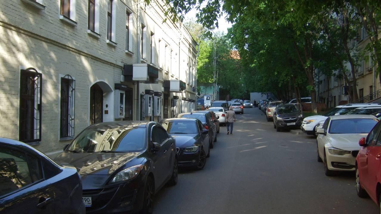 В Оренбурге женщина засудила коммунальщиков за разбитую стеклом машину ...