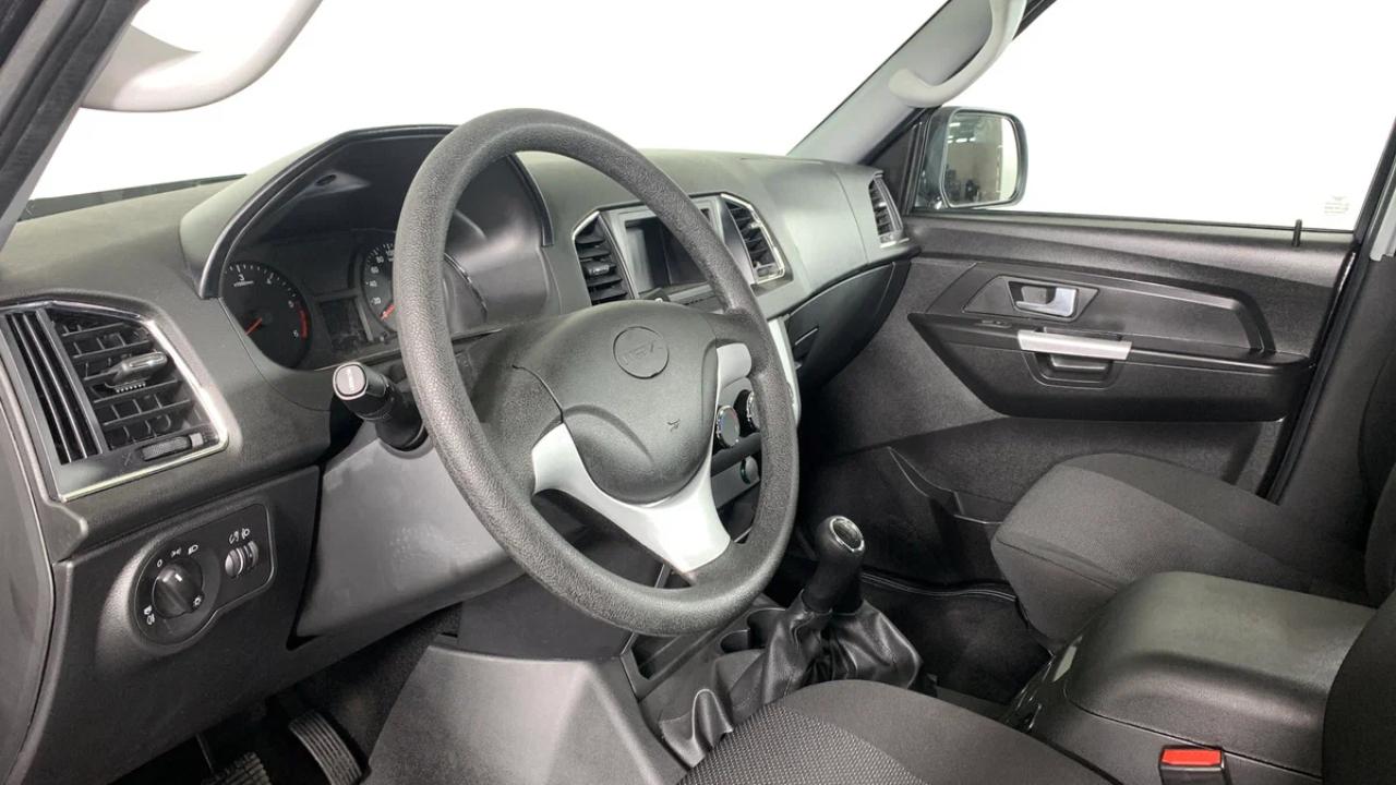 Со старым рулём и без хрома: в автосалонах появилась «народная» версия ...