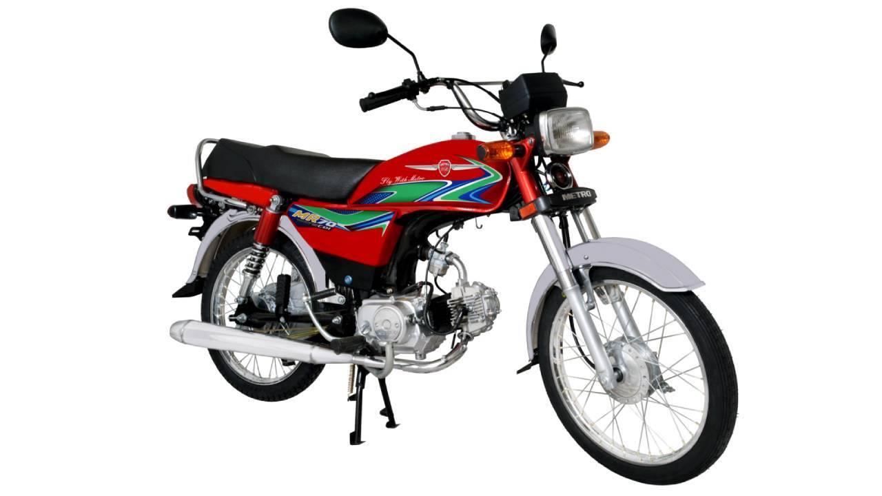 В Индии показали, как собрать двигатель вручную за 8 минут - Quto.ru