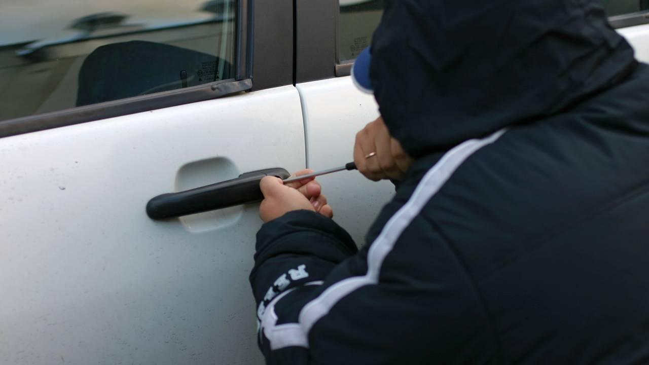 Угон автомобиля. Угнали авто. Угон автомобиля. Новый способ угона автомобиля. Угон автомобиля.