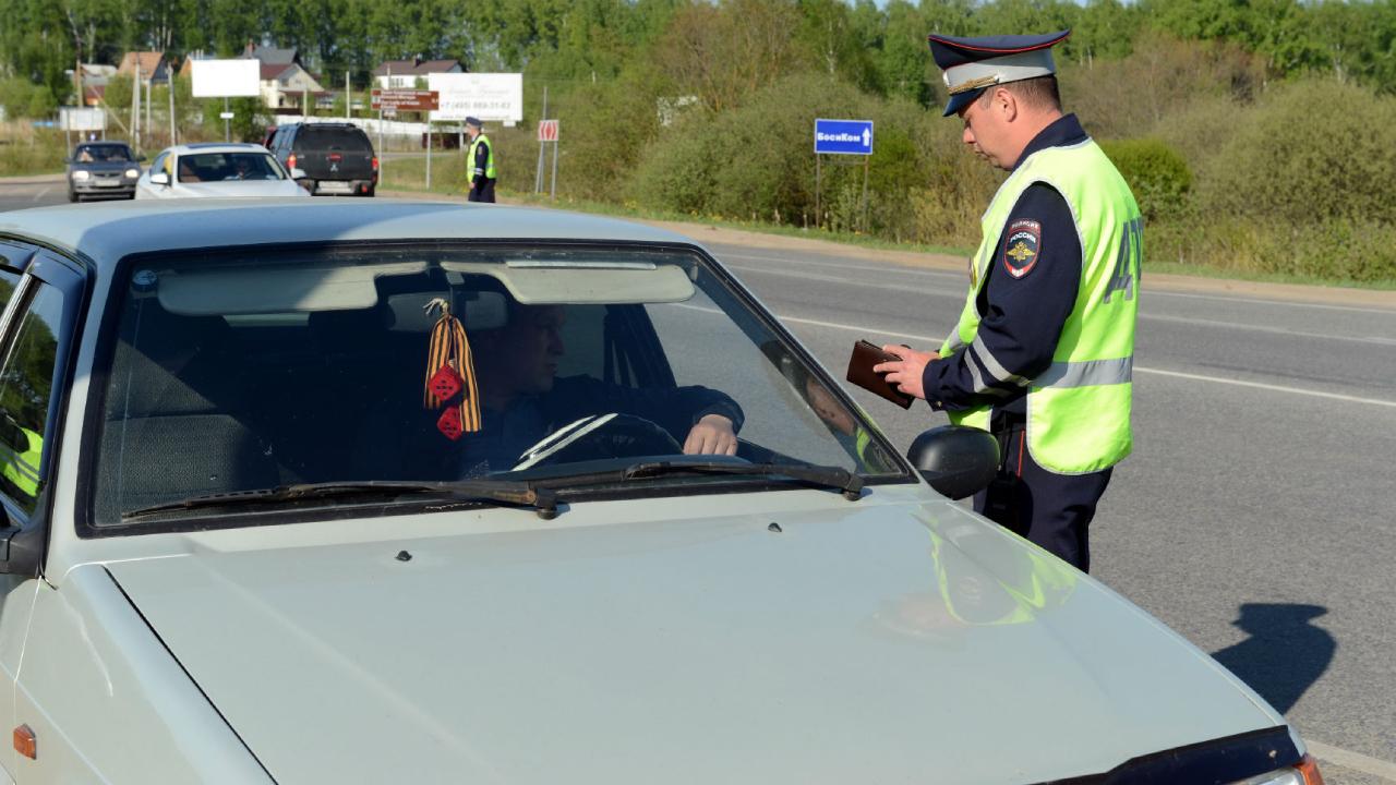 Как понять, что гаишник намекает на взятку: Новости - Quto.ru