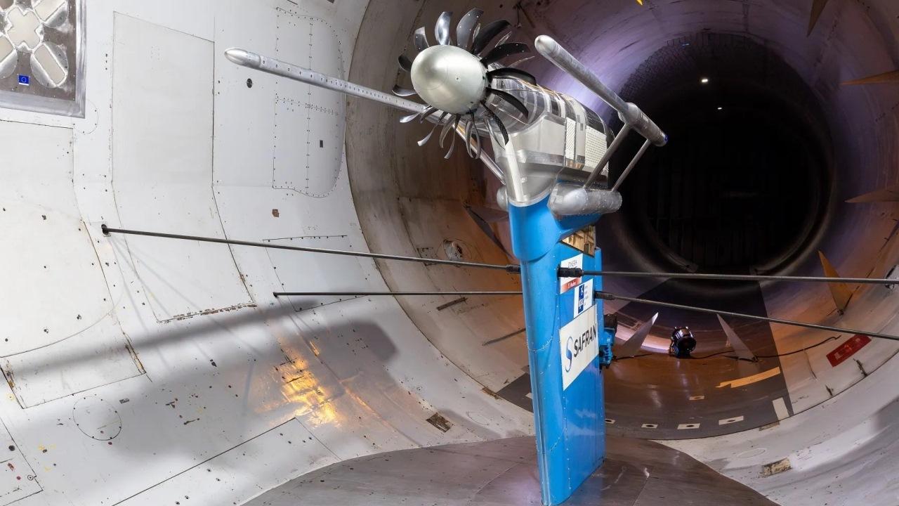 Фрэнк уиттл реактивный двигатель. Фрэнк уиттл турбореактивный двигатель. Юнкерс юмо 004. Создатель реактивного двигателя. Создатель реактивного двигателя.