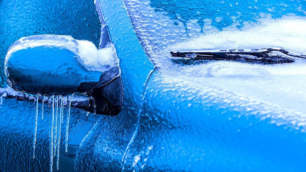 Замерзшие стекла автомобиля - как бороться?