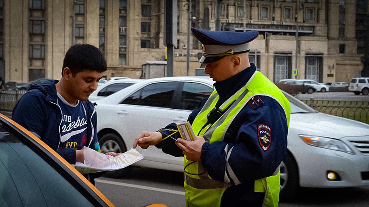 5 требований гаишника, которые вы не обязаны выполнять - Quto.ru