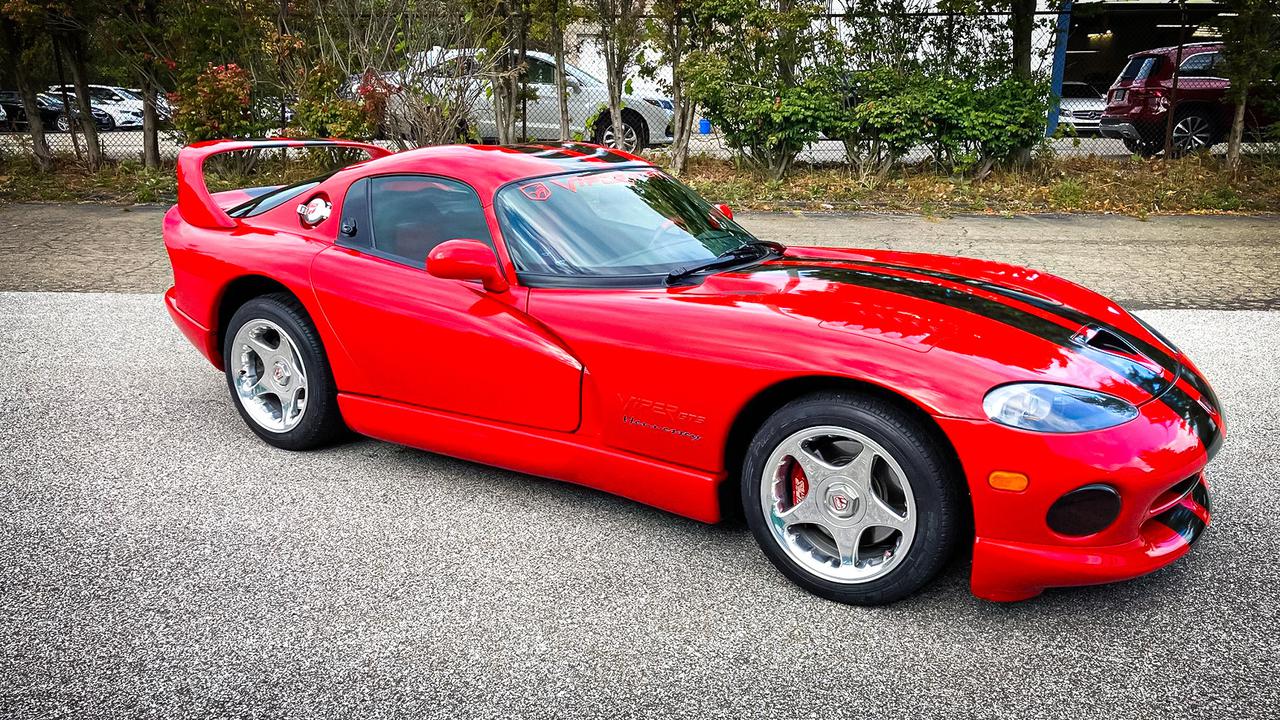 Редчайшее купе Dodge Viper выставили на торги за 3,6 млн рублей - Quto.ru