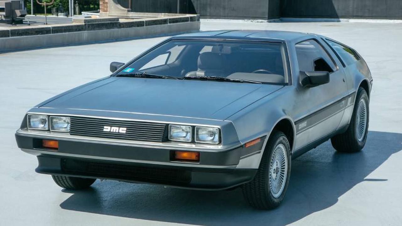 Назад в будущее: в продаже появился 40-летний классический DeLorean -  Quto.ru