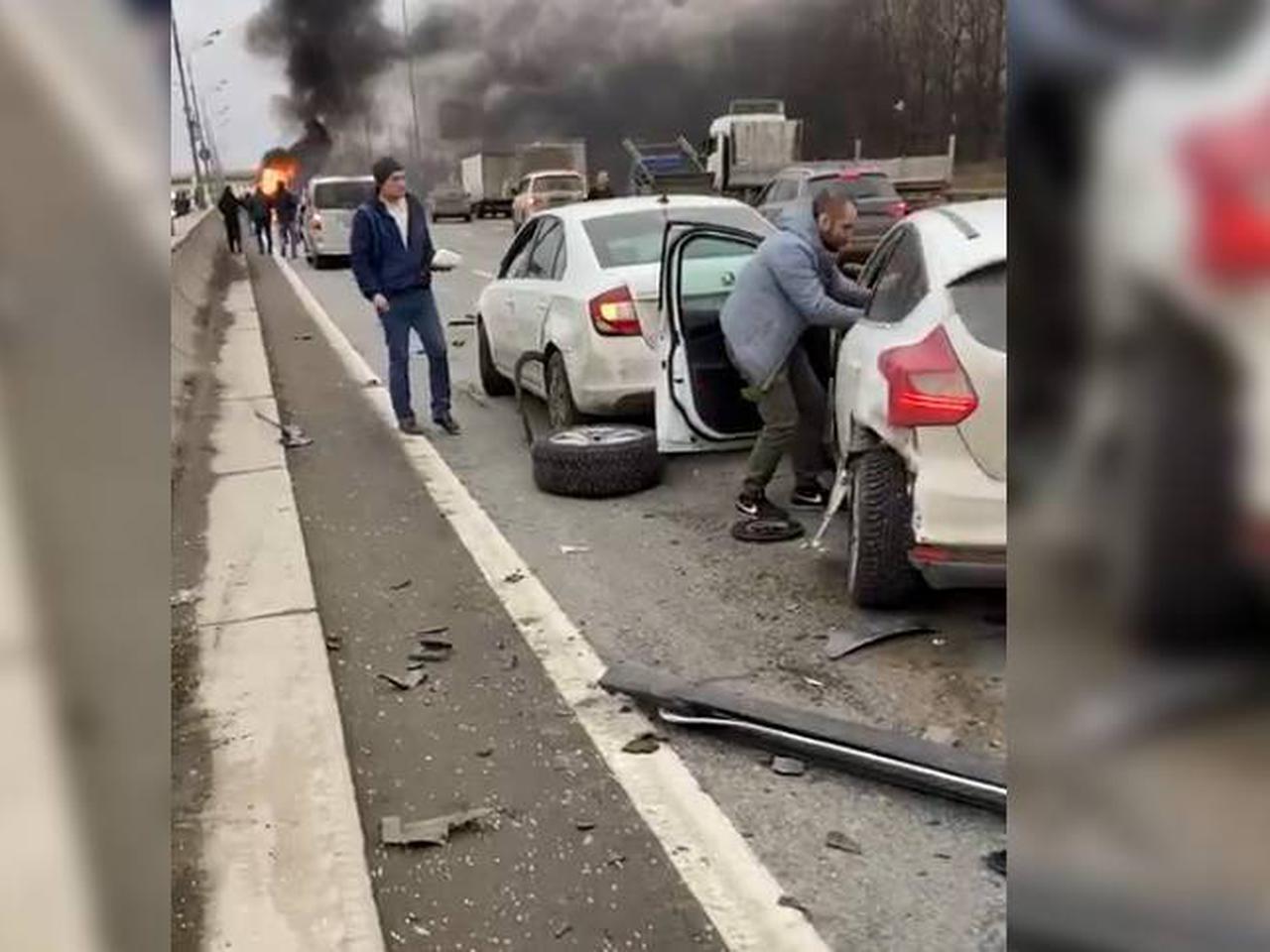 Погоня со стрельбой, пожар и бегство в поле: массовую аварию устроил  водитель BMW в Москве (видео) - Quto.ru