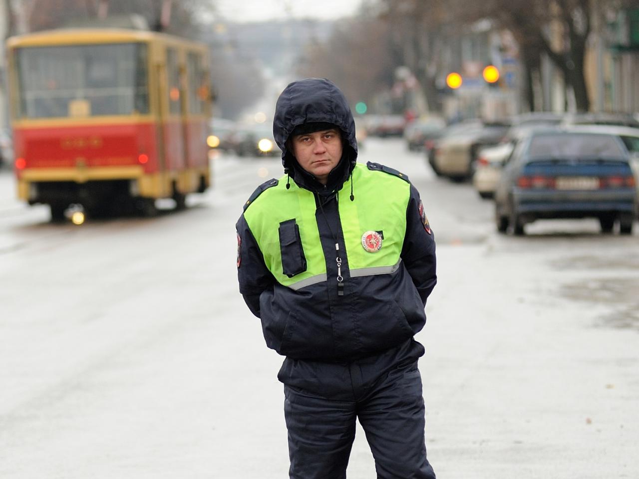 Юристы: снимать сотрудников ГИБДД во время службы можно и нужно - Quto.ru