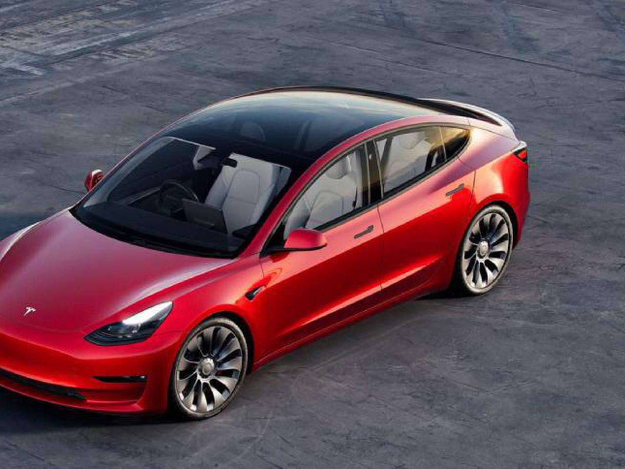 Вся электроника Tesla отказала на скорости 133 км/ч. Водитель чудом выжил -  Quto.ru