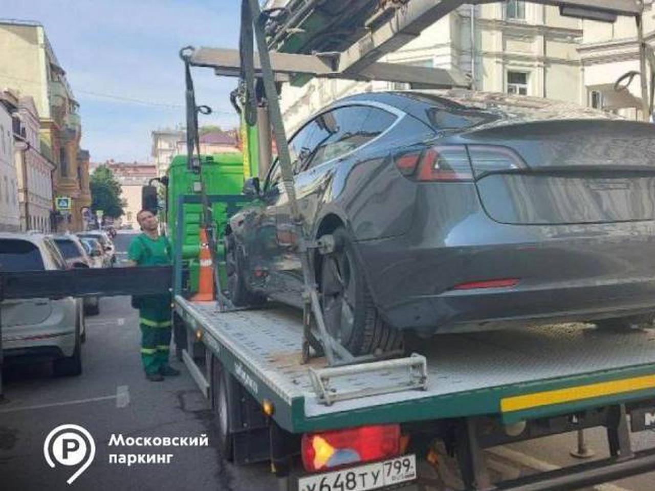 В Москве десятки Tesla эвакуировали на штрафстоянку за собственную глупость  - Quto.ru