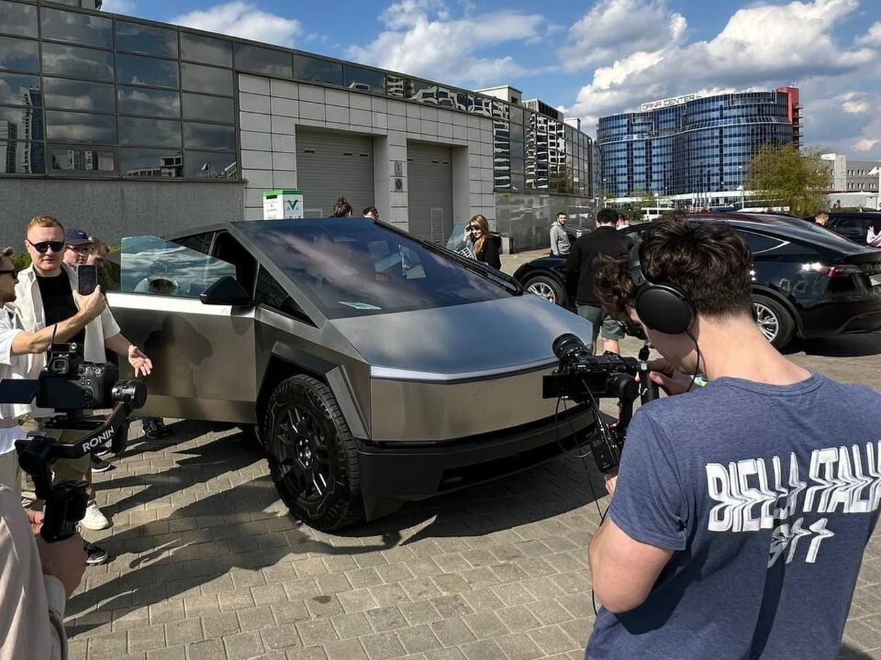 В России замечен первый Tesla Cybertruck - Quto.ru