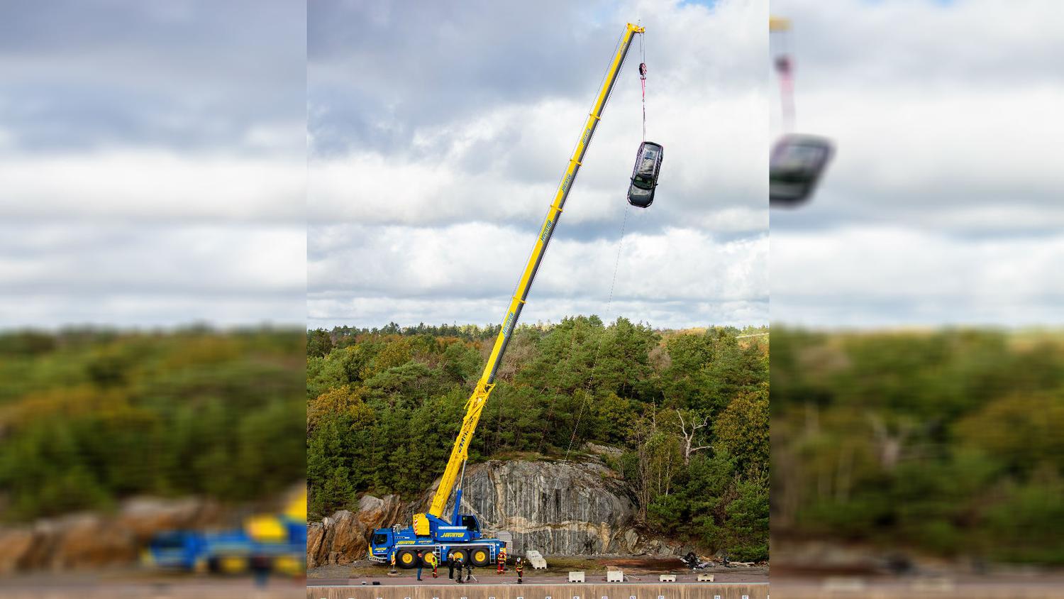 Видео: Volvo скинул автомобиль с крана ради безопасности - Quto.ru