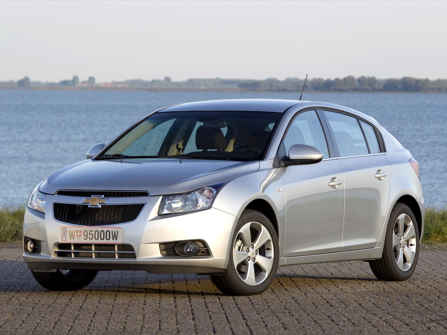 Фото Chevrolet Cruze хэтчбек J300 - Quto.ru