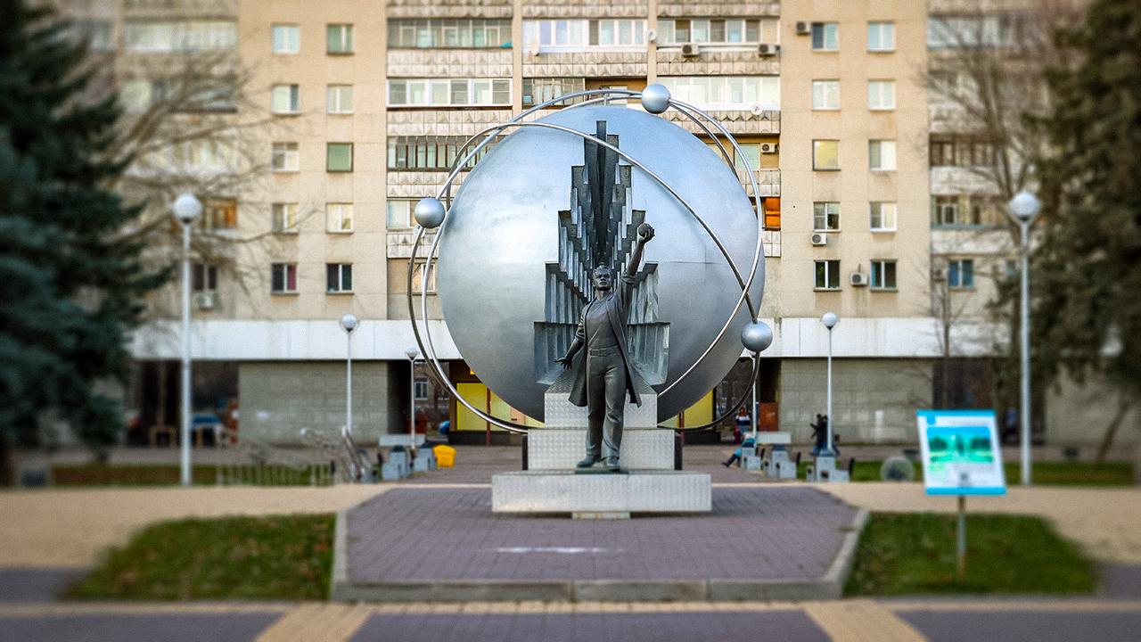 Памятник первопроходцам
