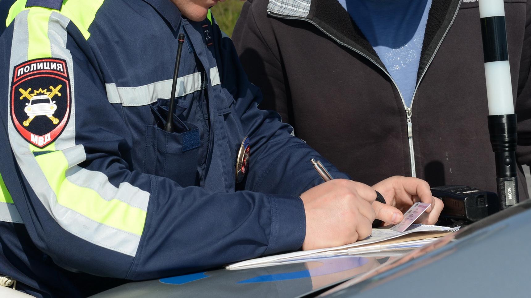Пропускной режим в москве. Инспектор дпс фотографирует. Карта дпс. Новая форма гаишников. Инспектор дпс составляет протокол.