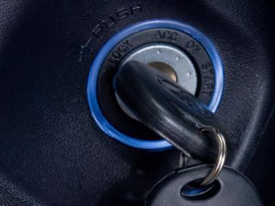 Как разблокировать замок зажигания автомобиля