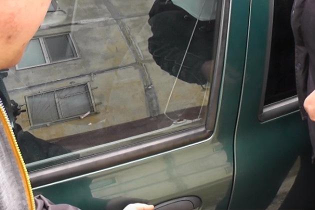 Что делать, если ключи от автомобиля захлопнулись внутри