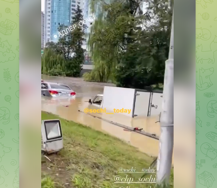 Сочи ушёл под воду: 90 мм осадков за 2 часа (видео)
