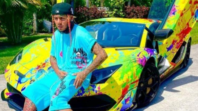 За что они так с ними: знаменитости испортили свои автомобили