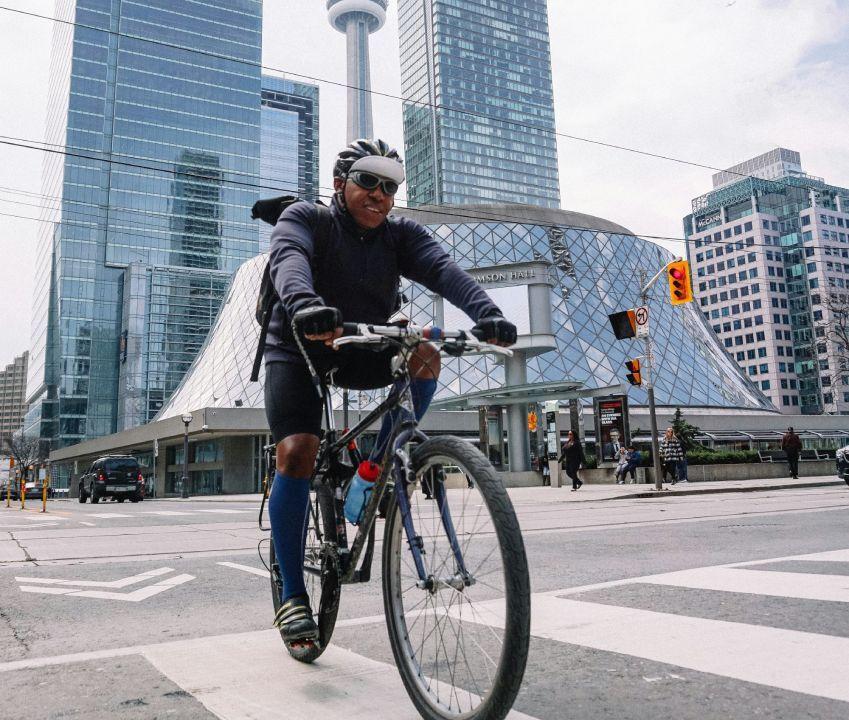 В Торонто началось противостояние велосипедистов и автомобилистов