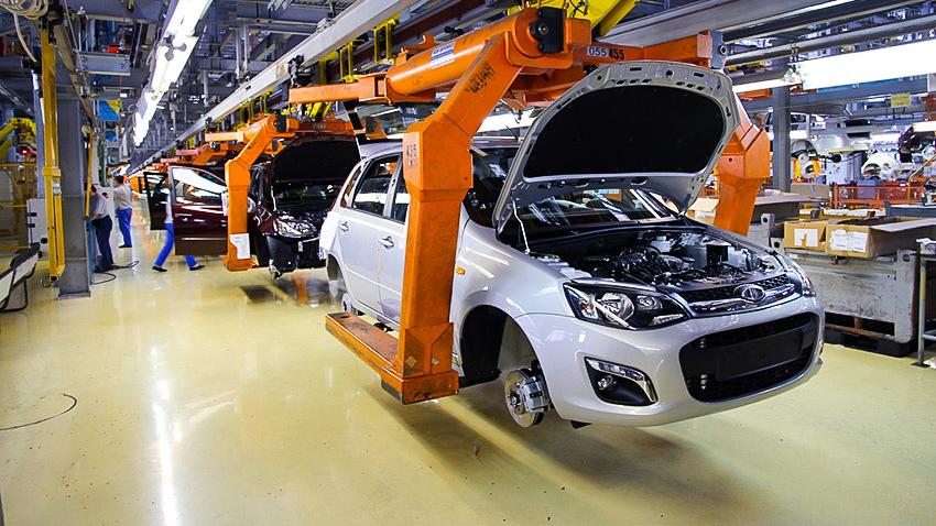 Автоваз приостанавливает производство
