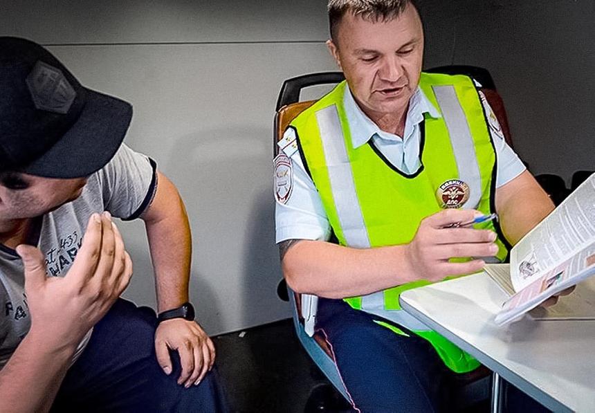 Что значит зигзаг у автобусной остановки - можно ли там остановиться?