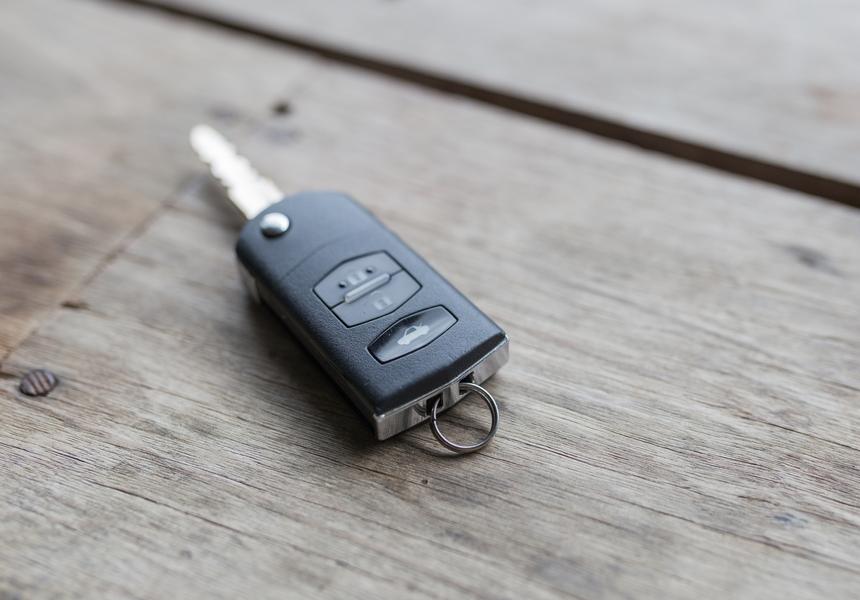 Как быть, если в автомобильном ключе или брелоке села батарейка