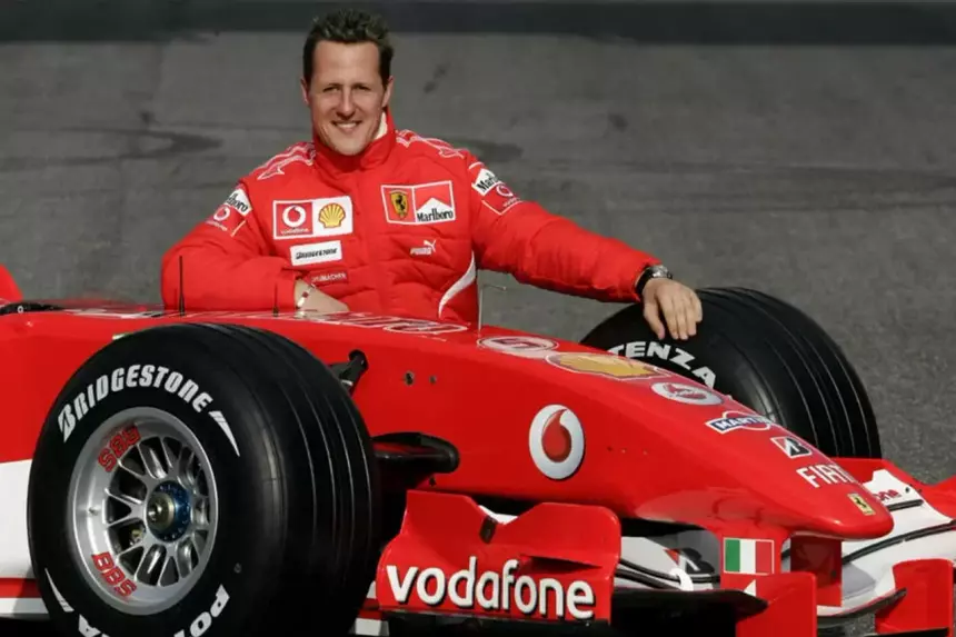 Прозвище "Красный Барон" – "обоюдоострое". В нем в равных пропорциях заложены огромная слава и трагедия. По аналогии с соотечественником, Манфредом фон Рихтгофеном, журналисты окрестили так Михаэля Шумахера, который в 2000-2004 гг. добыл пять из своих семи чемпионских титулов в "Формуле-1", выступая за команду Ferrari, чьи болиды традиционно окрашиваются в красный цвет. Потом было 29 декабря 2013 года. О том, что произошло в тот день с гонщиком на горнолыжной трассе курорта Мерибель во французских Альпах хорошо известно...