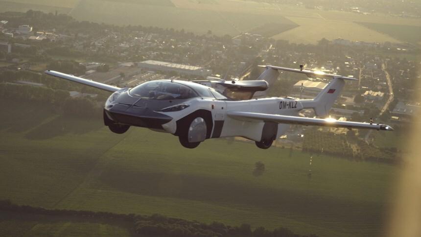 Посмотрите, как летает AirCar с мотором от BMW (видео)