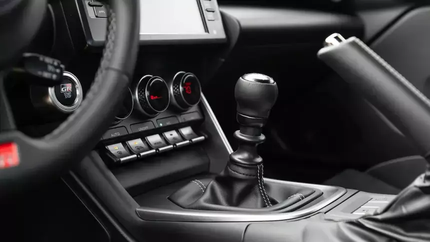 Имитация механики: Toyota собирается сохранить МКПП на электрокарах