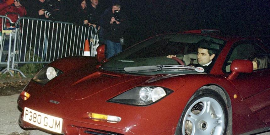 Ничего смешного: на чем ездит Мистер Бин (в его гараже нет ни одного Porsche)