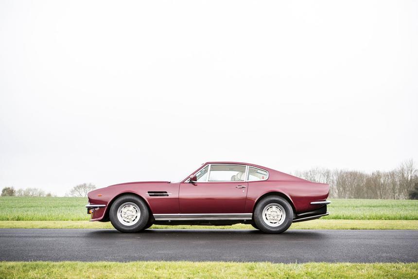 Ничего смешного: на чем ездит Мистер Бин (в его гараже нет ни одного Porsche)