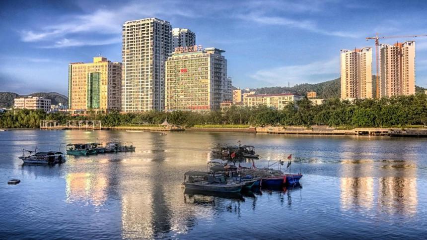 Власти провинции Хайнань пересаживают граждан на электрокары