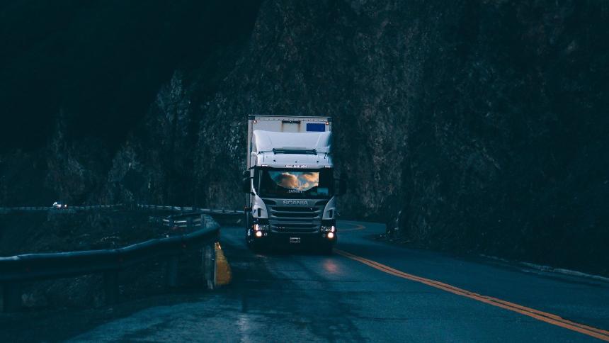 Когда ЕС перестанет поставлять в Россию грузовики и спецтехнику (известны сроки)