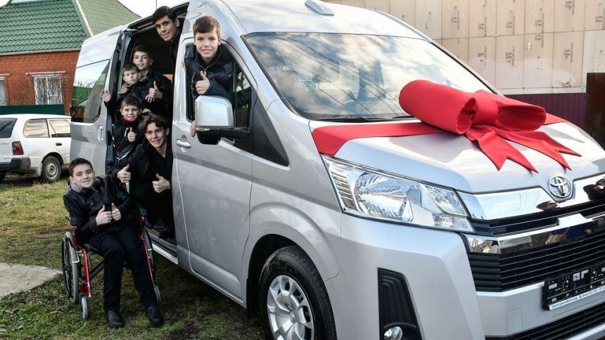 За 10 детей начали давать автомобиль