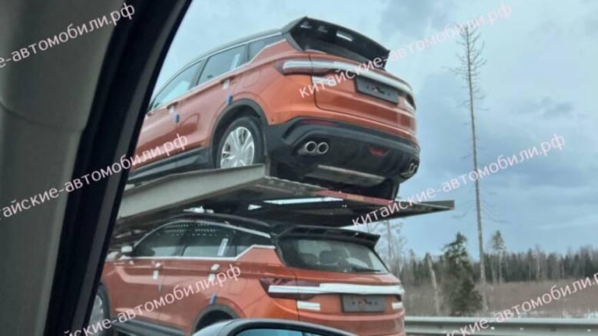 В Россию привезли новые версии Geely Coolray: первые фото