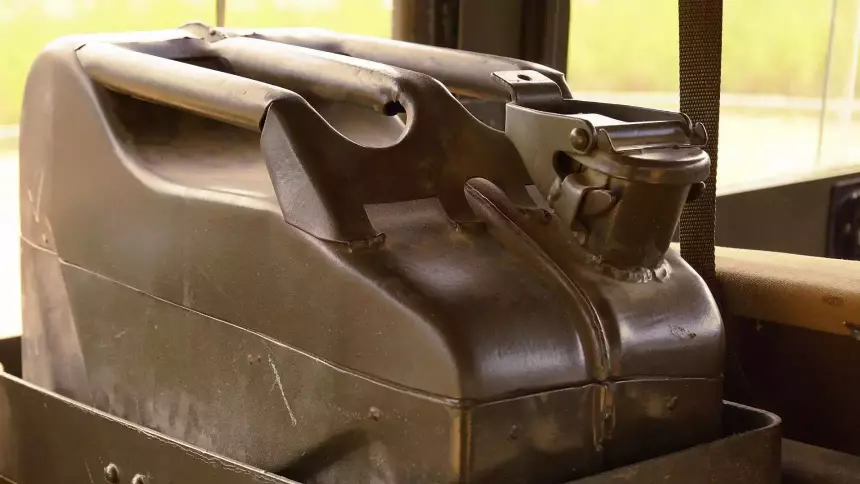 Заправка по номерам: в Венгрии иностранцев оставят без бензина