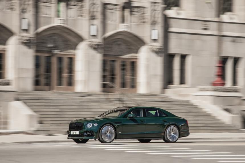 Экстремальная скорость: 5 самых быстрых спортивных седанов 2022 года