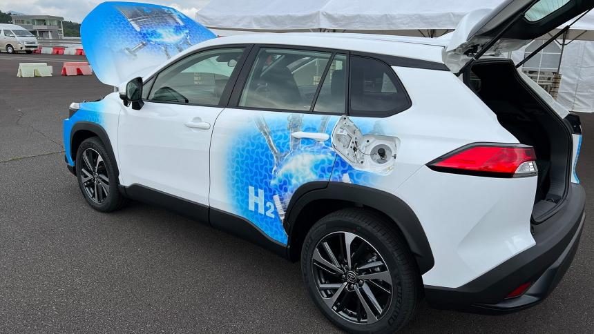 Toyota перевела на водород кроссовер Corolla