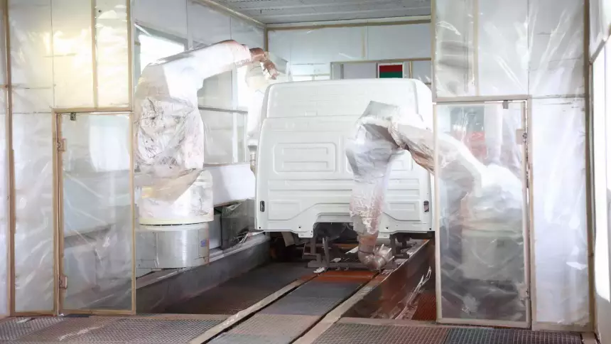 Автомобили после ДТП в России стало нечем красить