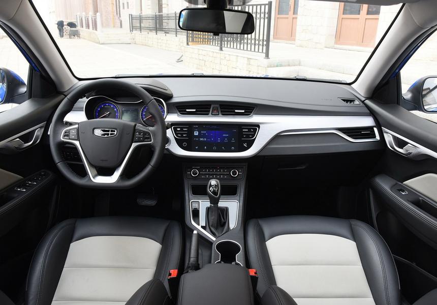 Интерьер богато оснащенного седана Geely Vision, autohome.com.cn