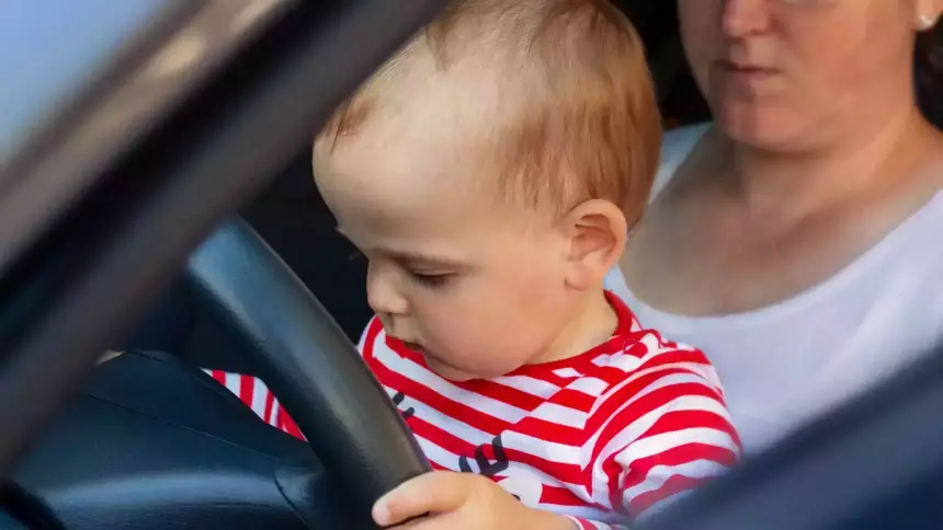 ГИБДД стандартизирует знак «Дети» на транспортных средствах