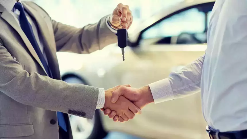 Автомобили в России стали немного доступнее