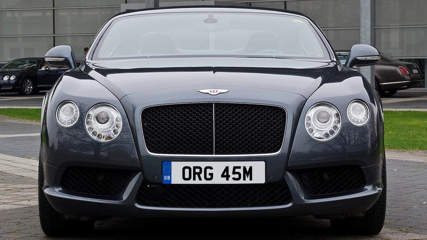 Вульгарный автомобильный номер продают за 11 млн рублей