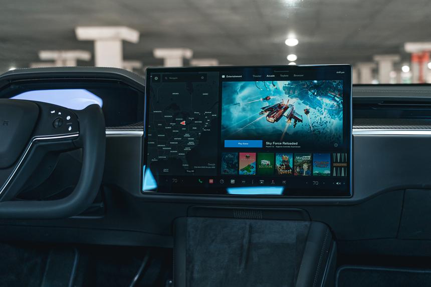 Спустя восемь лет Tesla начнёт брать деньги за использование навигации