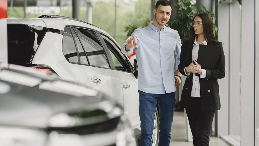 Четверть покупателей не возвращается к дилеру из-за высоких наценок