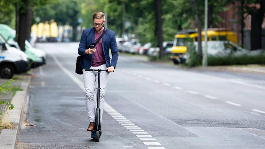 Полиция проверила сервис проката электросамокатов в Москве по жалобе Дептранса