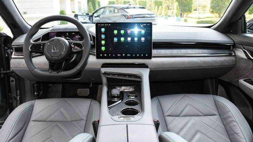 До России добрался спортивный электро-кросс Zeekr 001