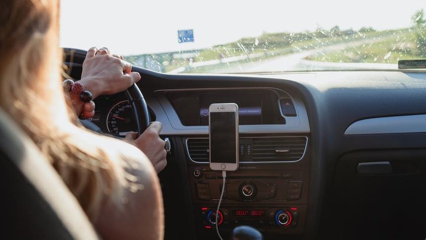 Эксперты посчитали «тотальные» аварии с женщинами за рулём